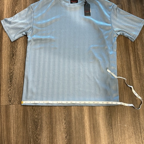 Men's Bruno Luxe Vertical Striped Blue NWT
Short Sleeved T-Shirt Size Me… - Picture 10 of 10